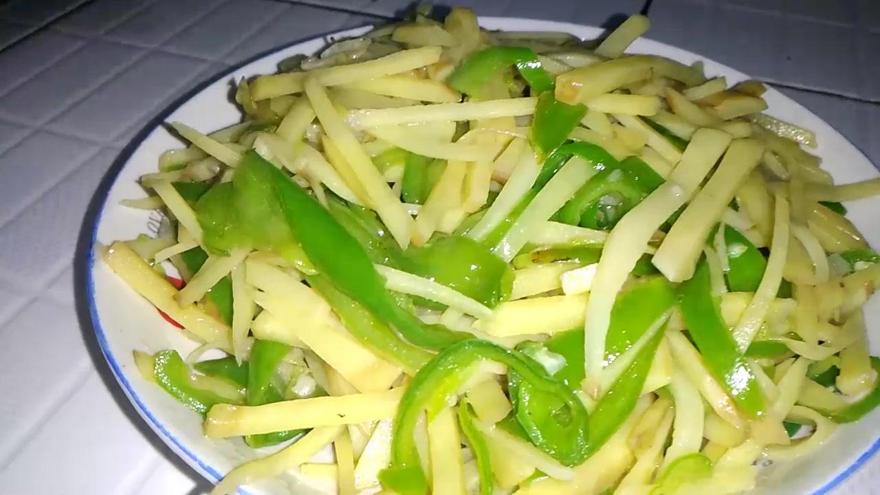 为什么你炒土豆丝总会粘锅会糊?原因是你没有做这一步
