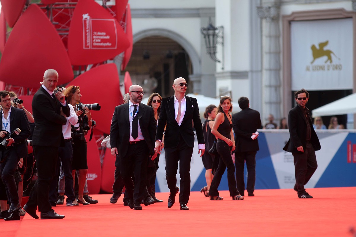 改成全大写ChAptEr 1 thE hIstory of CINEMA