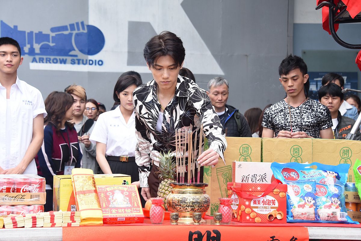 斗鱼恐怖事件主播：谁是那个喊‘老铁’的恐怖事件解析主播？