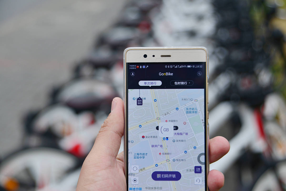 帮我使用uniapp实现一个简单的停车缴费小程序