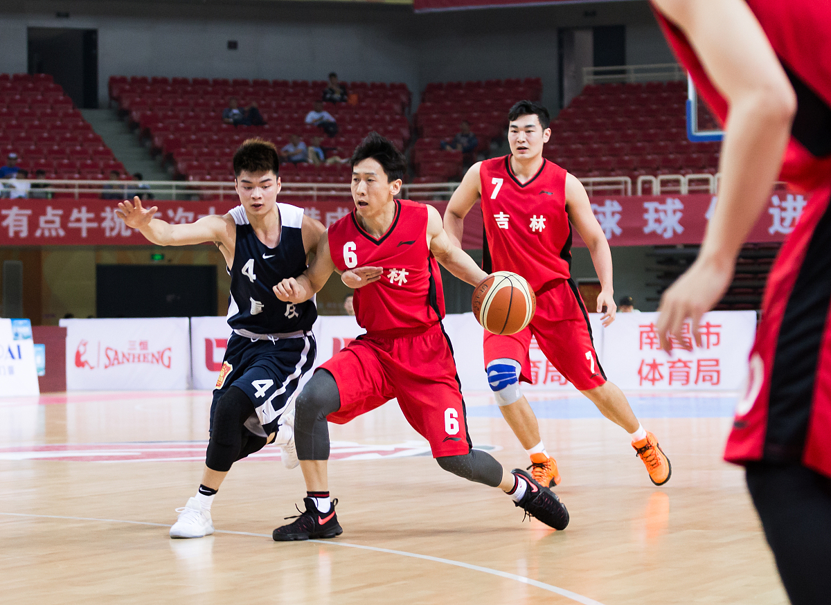 四川省体育职业学院精心指导 四川省男篮勇夺冠军