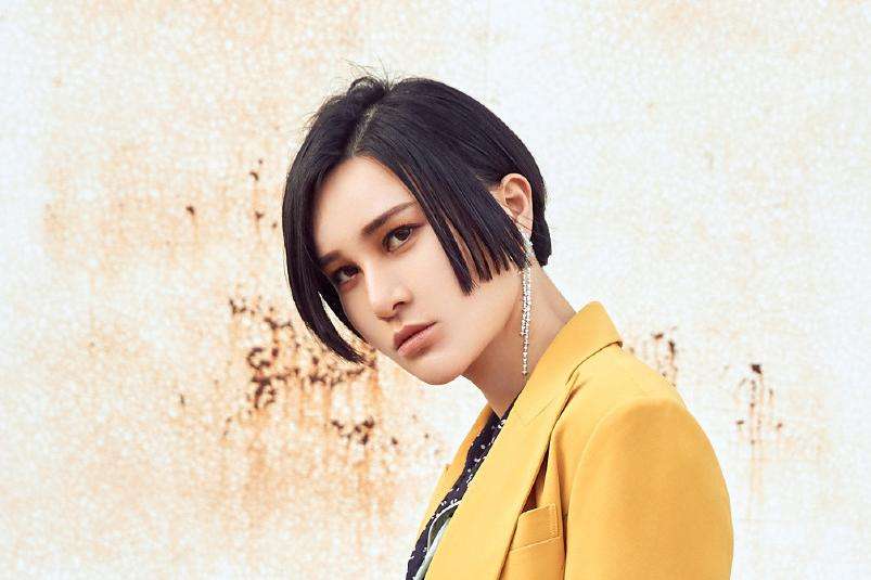 【慌了!尚雯婕吐槽杨超越单曲《冲鸭冲鸭》:这什么东西】近日,在一档音乐节目中,尚雯婕吐槽杨