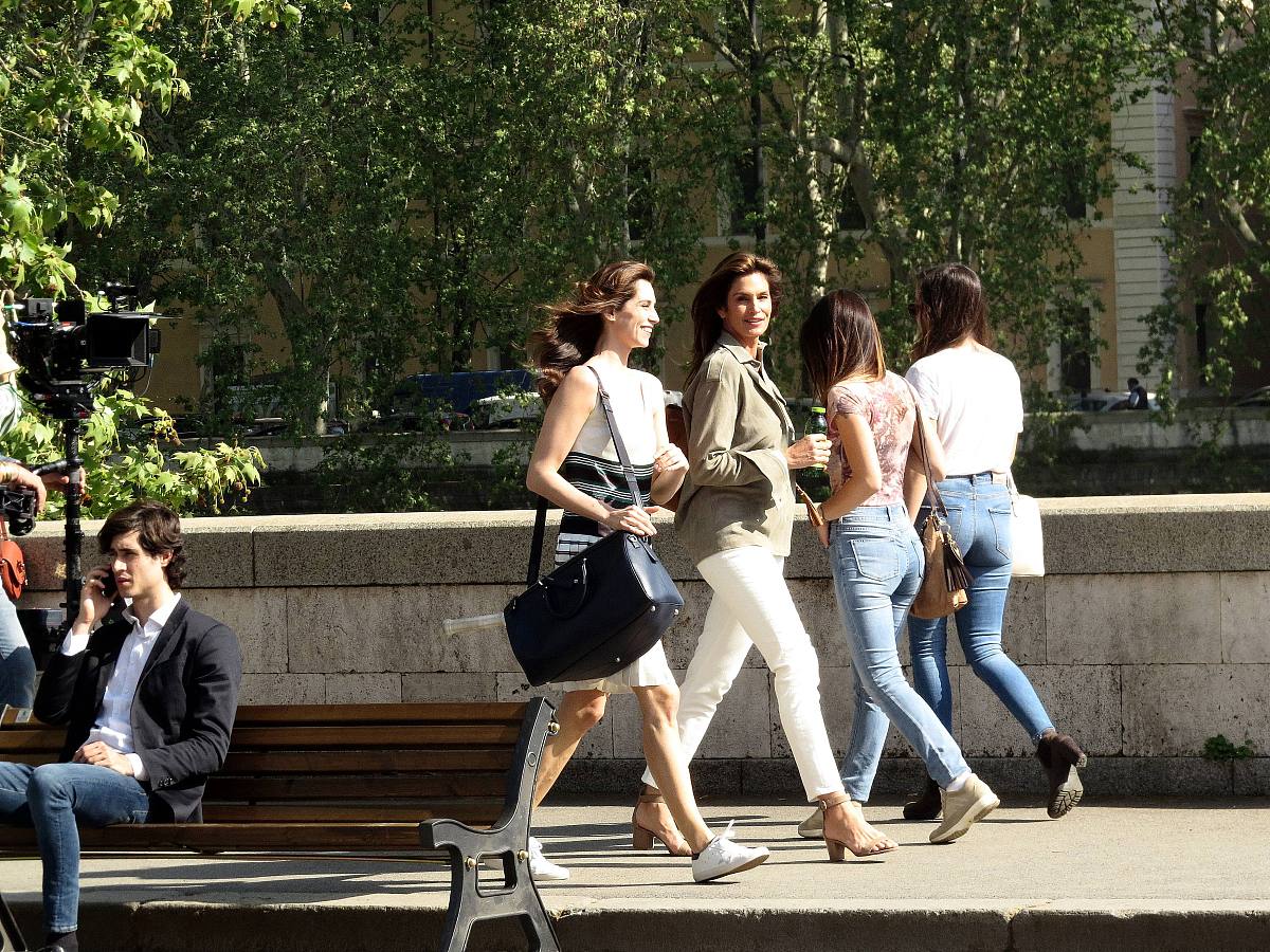 舞蹈影像广告创业指南：20岁大学生如何赚大钱