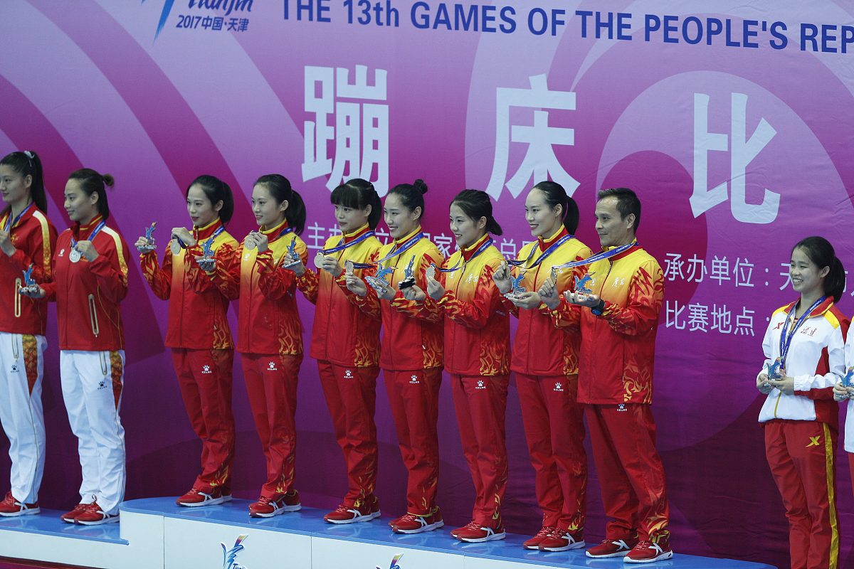 阜阳体育运动学校体操运动员邓琳琳勇夺伦敦奥运会金牌！