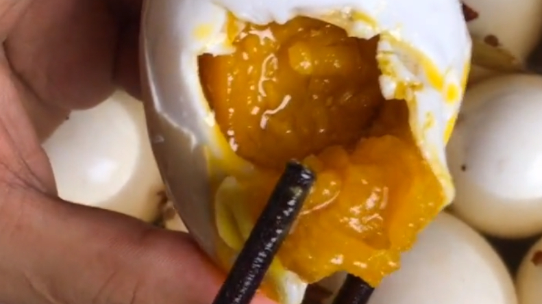 吃腻了炒鹅蛋,试试腌鹅蛋,看一次就会腌,太简单了!