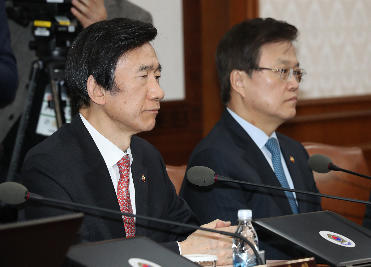 当地时间2017年1月10日,韩国首尔,韩国代理总统黄教安主持召开国务会