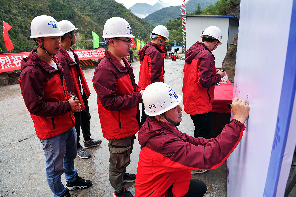 重庆高铁学校就业率分析：2019年就业形势及未来趋势