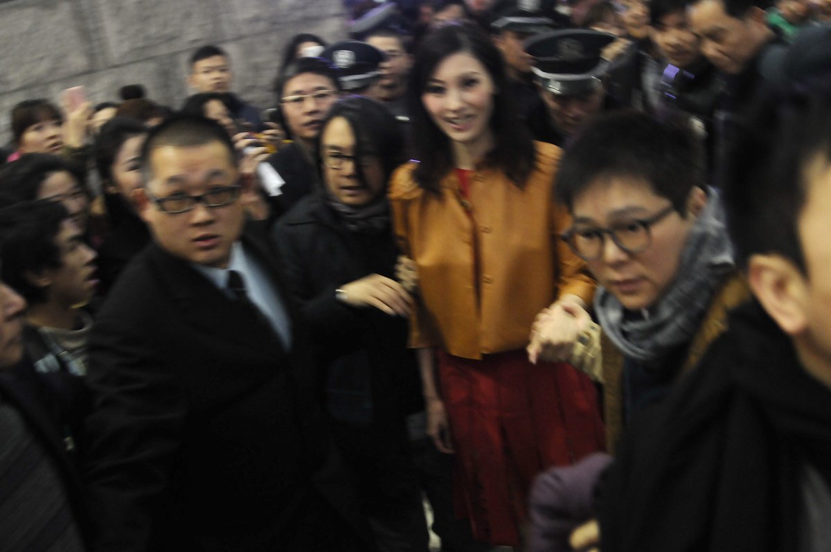2012年3月10日,上海,李嘉欣现身某商场引起混乱.  ***_***李嘉欣+++_+