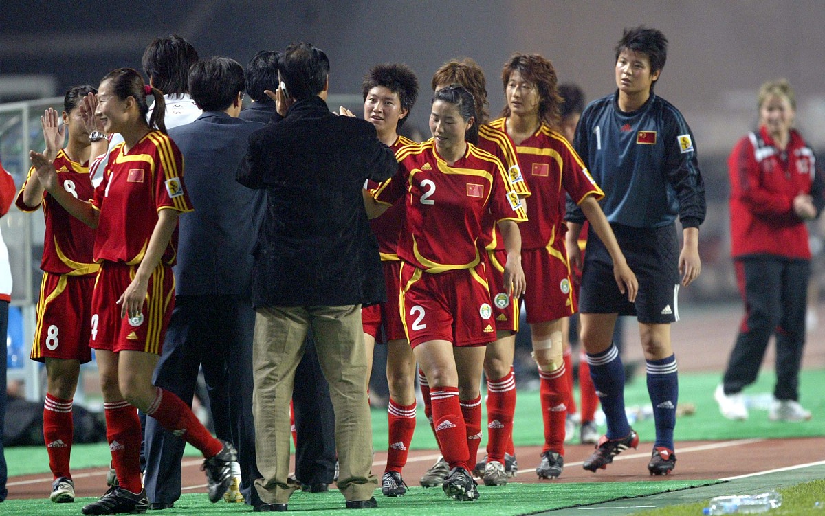 2007年4月21日,武汉,足球表演赛,中国国家女子足球队3-2战胜国际足联