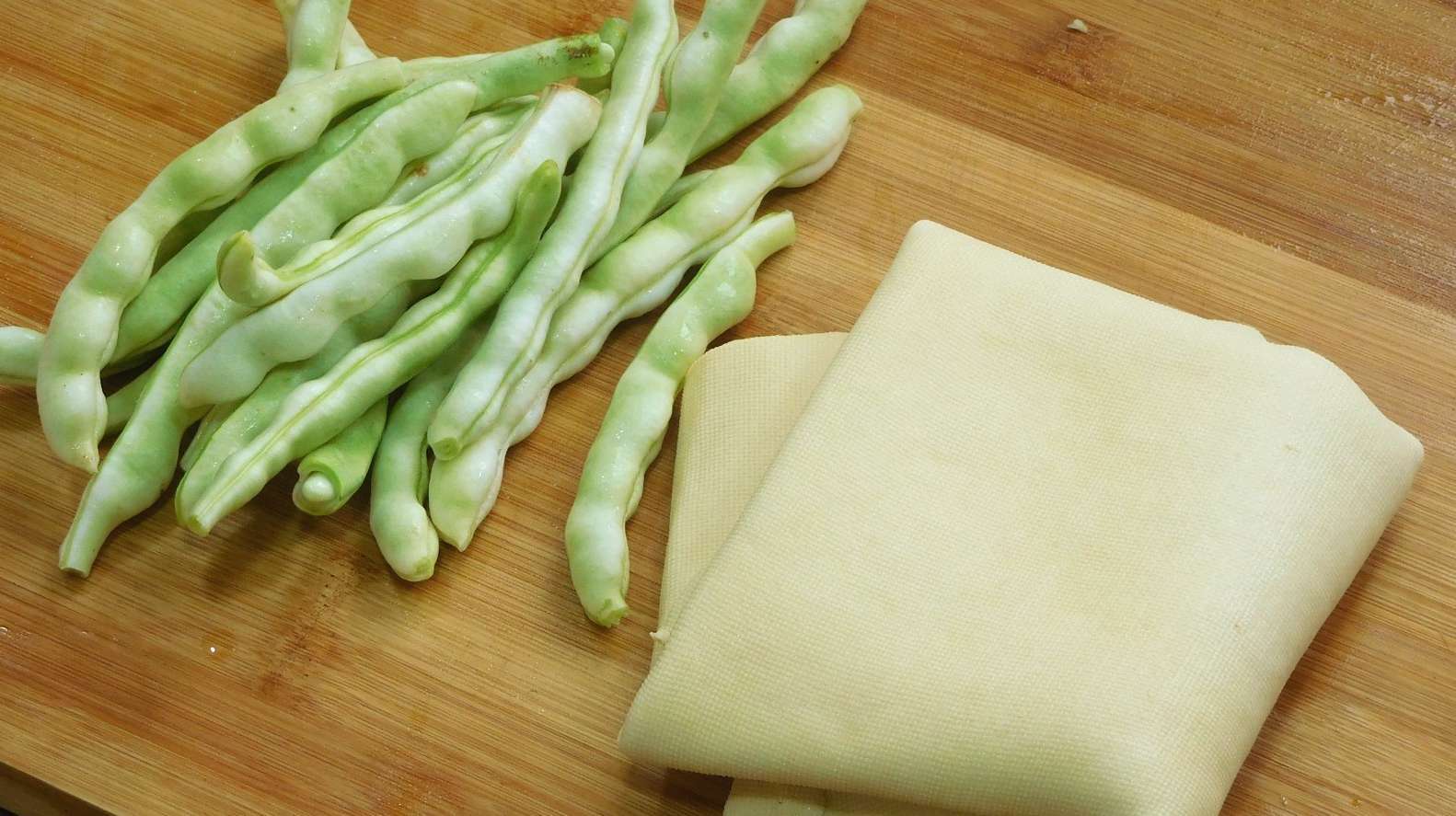 一把豆角,豆皮2张,百吃不厌的做法,解馋又过瘾,越吃越香