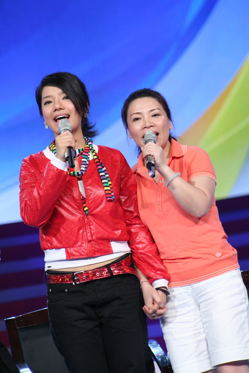 2009年9月5日,长沙,"快乐女声"十强录制《背后的故事》节目.***_***江