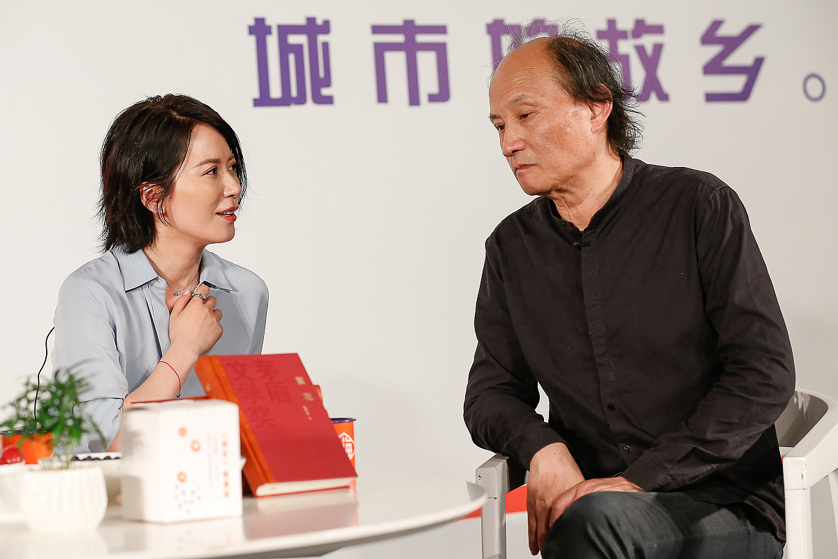 2018年6月5日,北京, 47岁冻龄女神俞飞鸿出席小说《繁华》圆桌对话活
