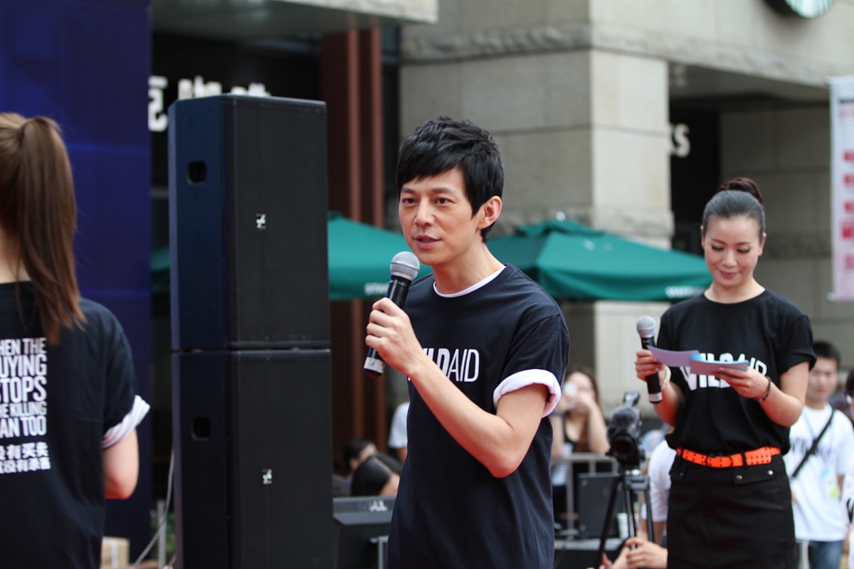 何炅注销何乐不为文化公司：个人发展转型还是对娱乐圈现状的反思？