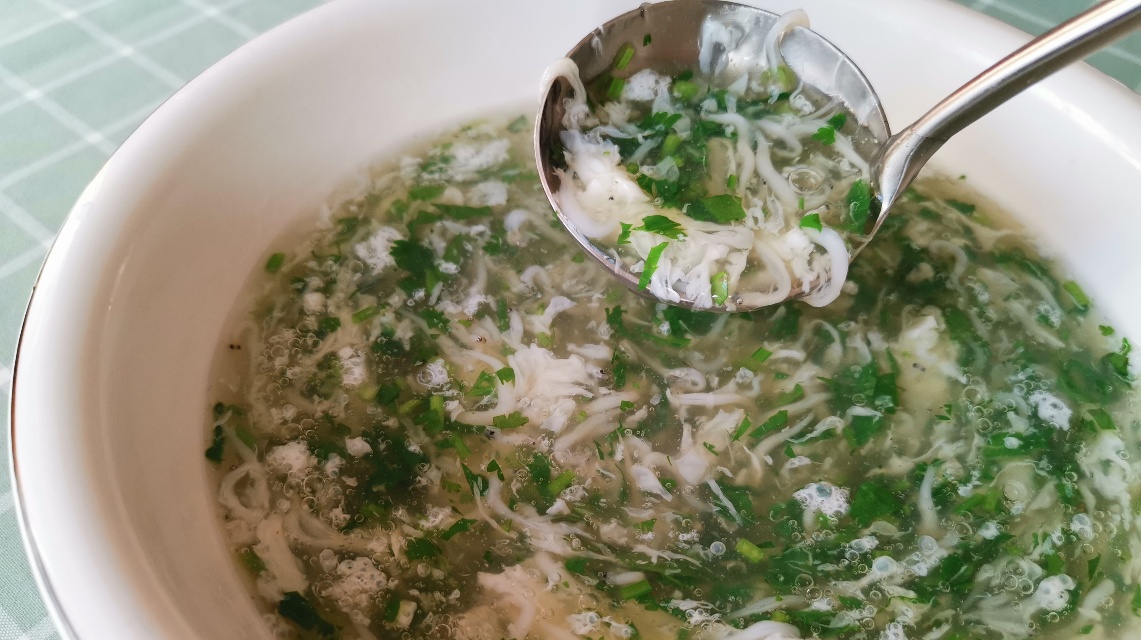 顾家小厨:香菜银鱼羹太好吃了,宝宝吃了停不下来营养又健康