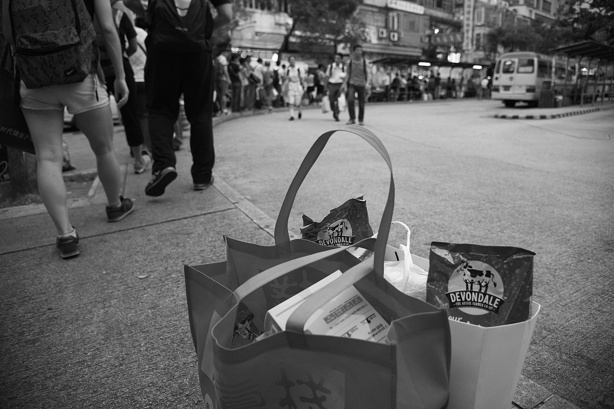 2015年5月6日,阿凌就职于深圳一家半事业性质的单位,利用业余时间往返