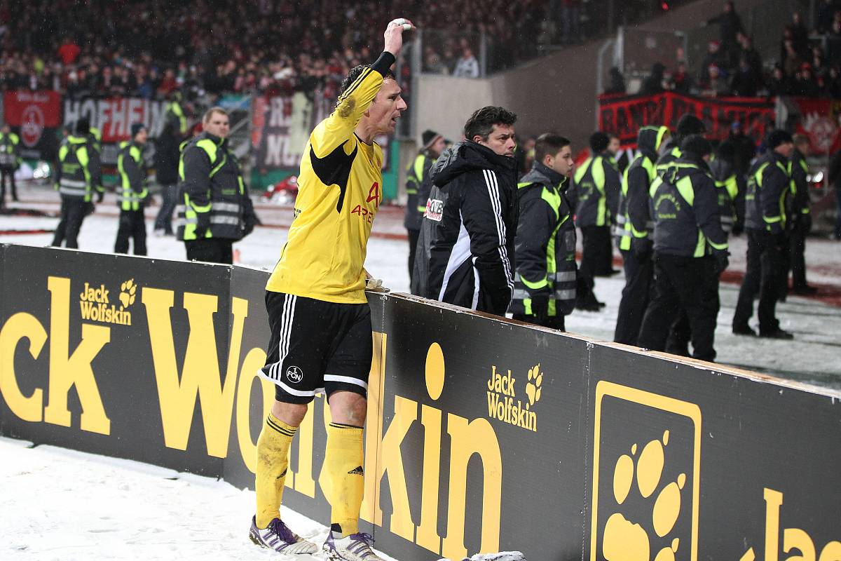 发脾气还要有个度有些伤人的话不能乱说说出来的话是收不回的只能给人留下伤疤不是一句对不起就能了事、昨晚没睡今晚浑身无力走路上气不接下气我要睡觉了、头很疼怎么回复