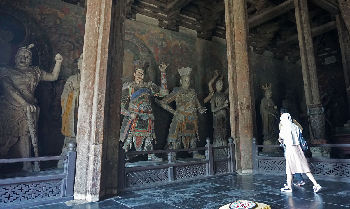 2019年9月30日,山西大同,辽代建筑华严寺.寺庙建筑粗狂.辽代雕塑庄严,