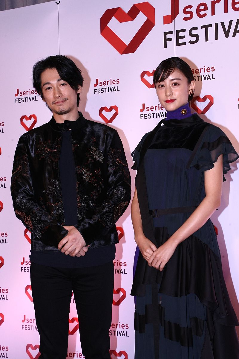 山本美月,佐生雪出席日本艺能祭典活动  "主任"藤冈靛比可爱手势撩拨