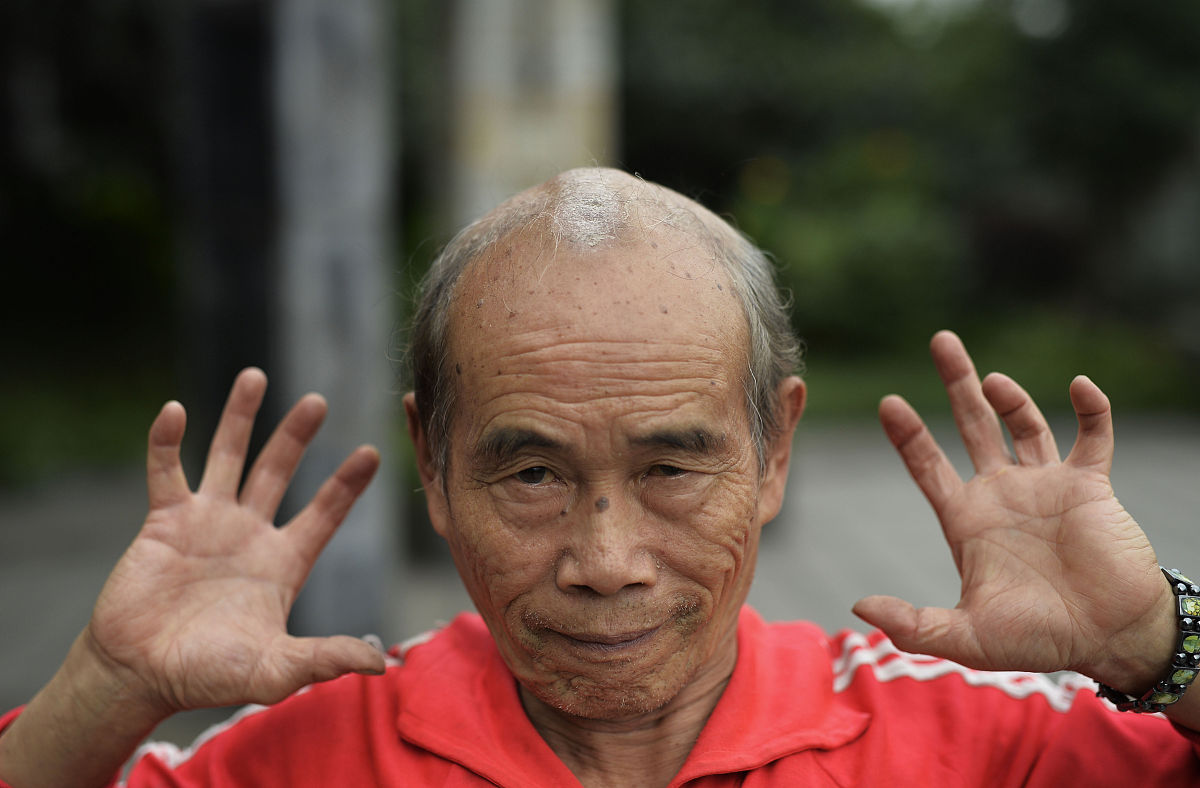嗔拳不打笑面是什么意思？_成语解释及意义