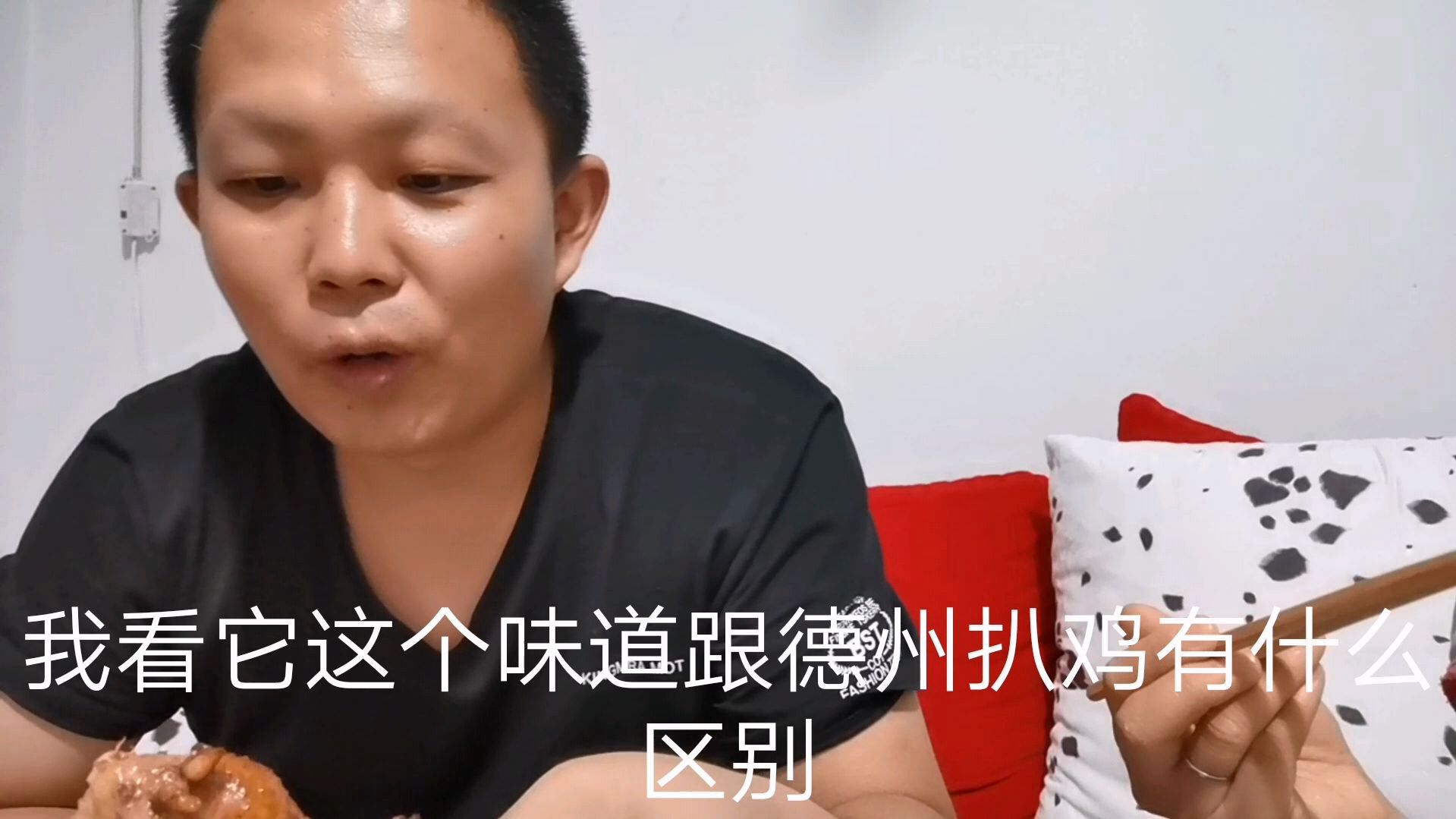 瓦罐烧鸡和德州扒鸡哪一种更好吃,小伙试吃之后,终于知道了