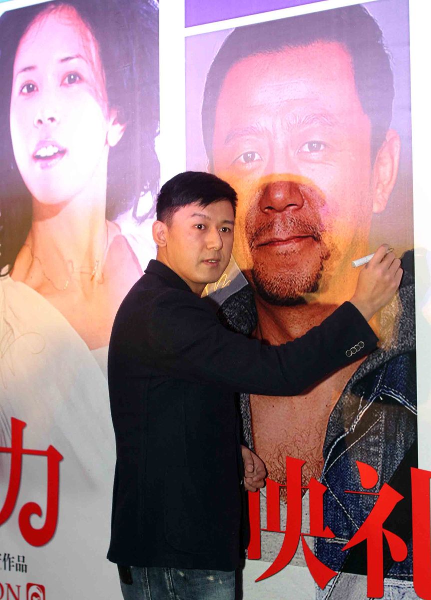 2011年3月29日,北京,电影《万有引力》首映红毯.演员吕行  +++_+++电