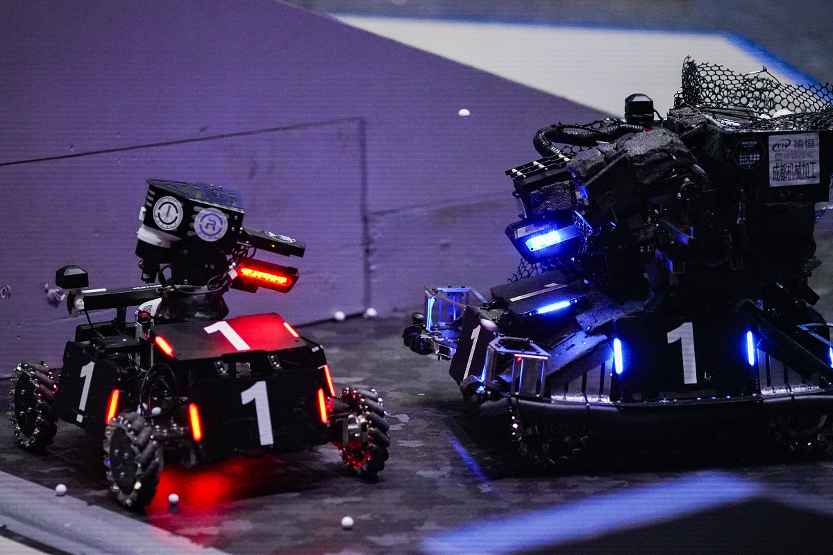 In the book ready player one which robot has Sorrento chosen
