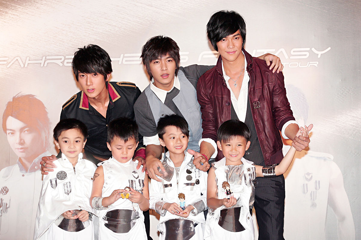 2008年8月8日,香港,飞轮海为世界巡演首站宣传.吴尊 炎亚纶 汪东城与