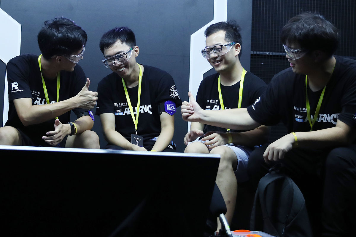 电子竞技：如何在比赛中保持专业的态度和行为？