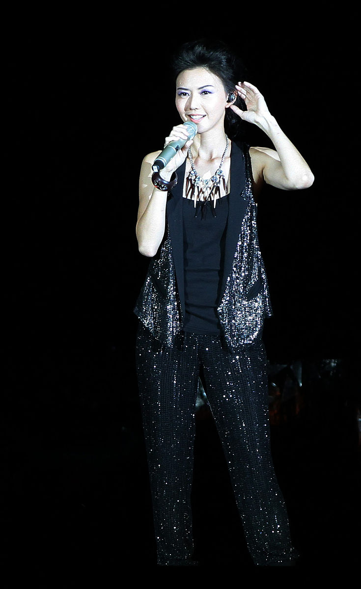 2011年7月16日,北京,"非常演唱会"在工人体育场举行.孙燕姿+++_+++演