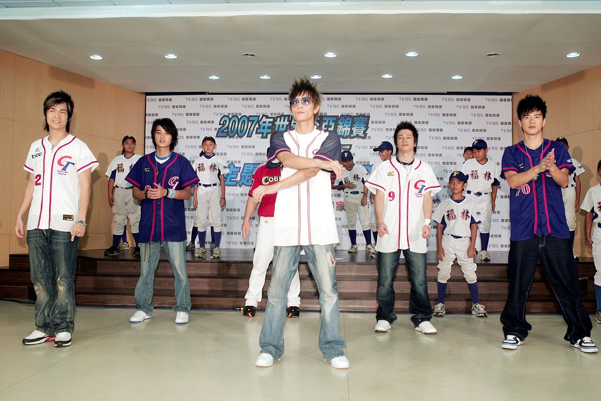 2007年 10月 26日 , 台北 , 人气 团体 k one 成为 世界杯 棒球赛 , 