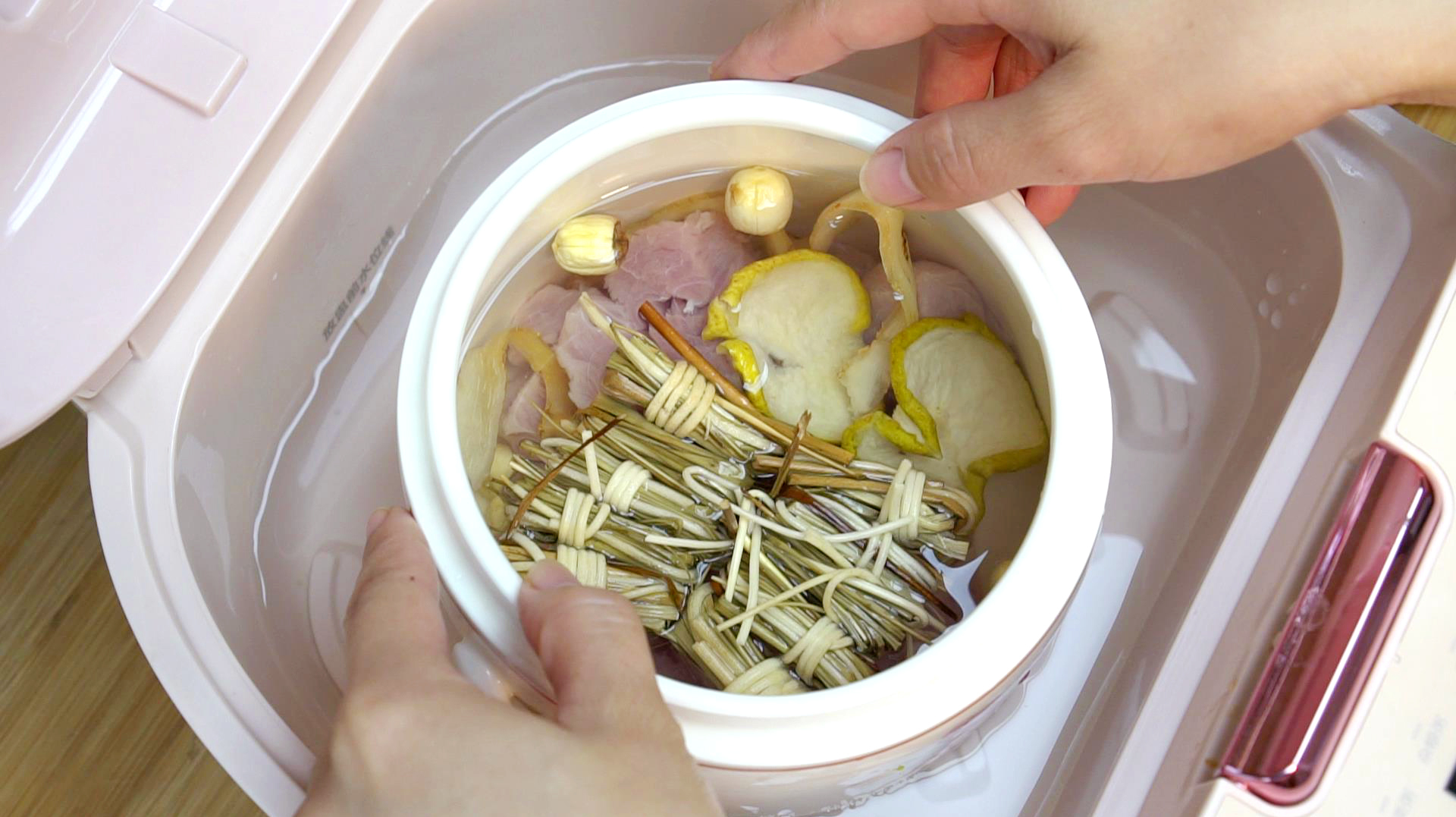 入秋炖汤我家有讲究,教你一道营养靓汤搭配,小孩常喝睡眠体质好