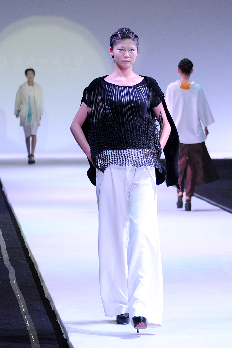 山西农业大学信息学院开设服装与服饰设计专业吗？