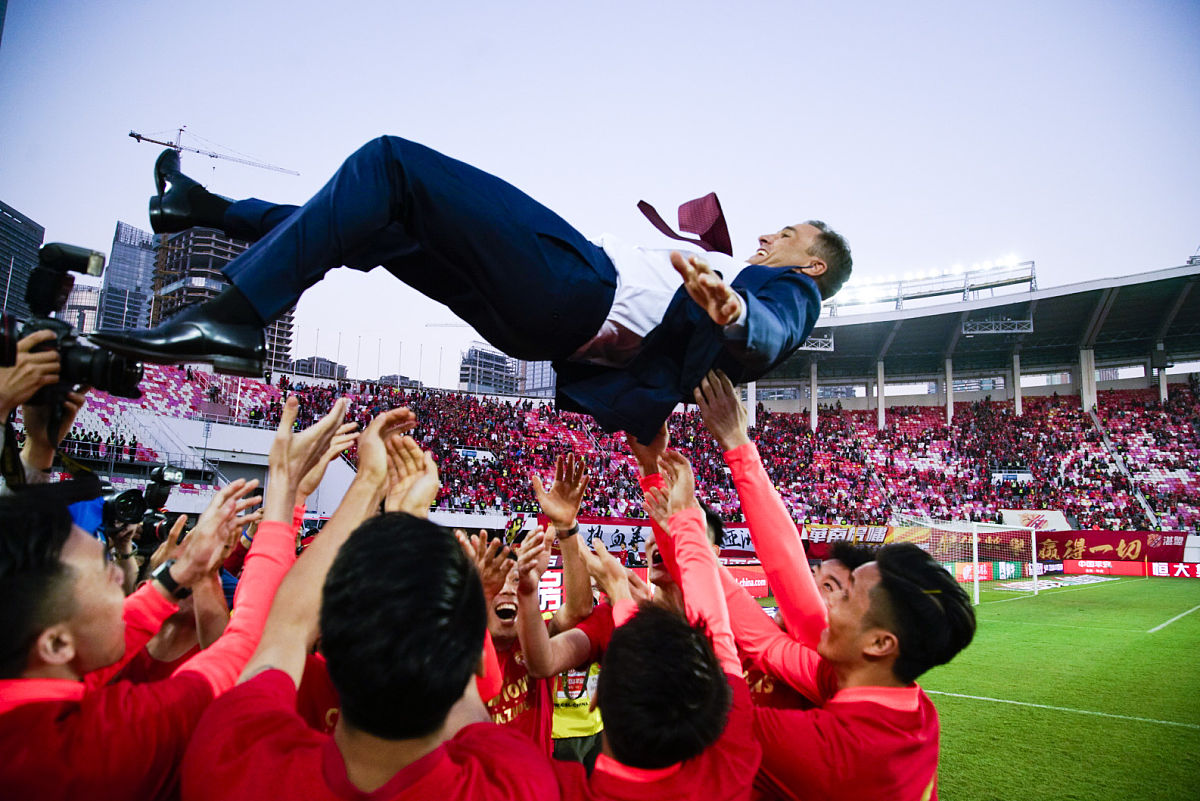 2019年12月1日,广东广州,2019中超第30轮,恒大淘宝3-0申花,赛后恒大众