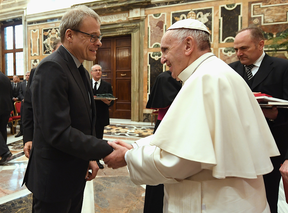 现任梵蒂冈教皇是谁？ - 方济各