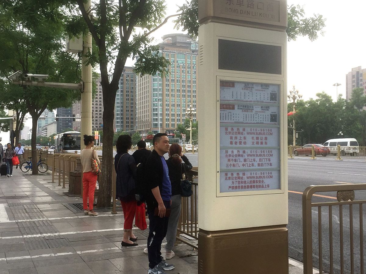 冲天香阵透长安满城尽带黄金甲是什么意思？