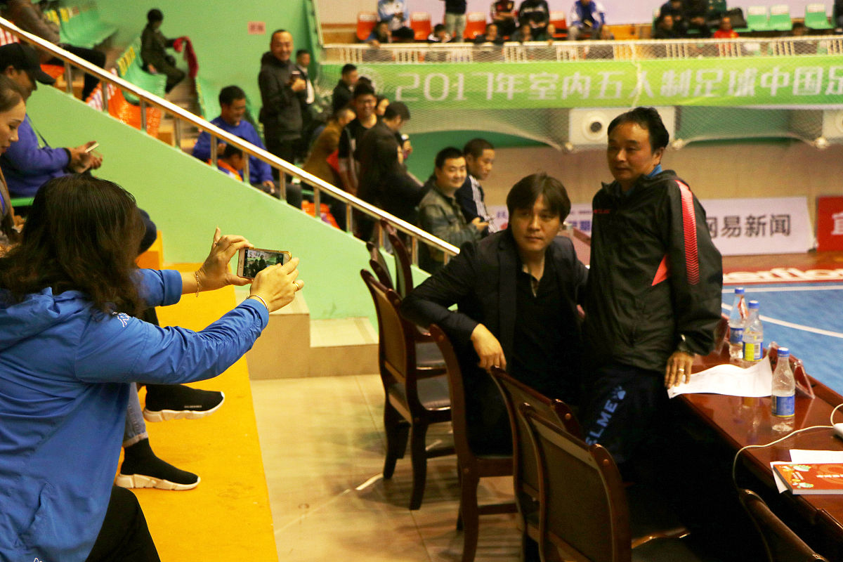 现场看体育比赛和再网上观看有什么区别