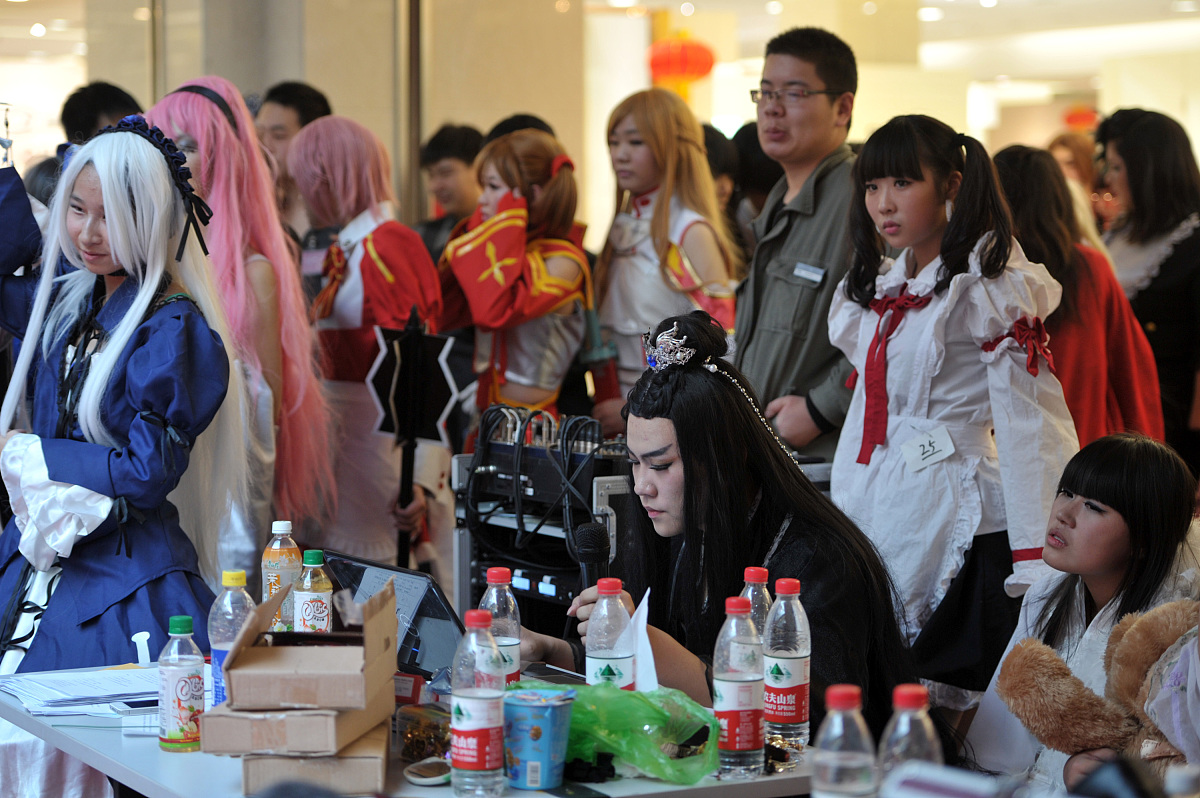 虚拟人物写作练习：角色扮演与场景描写