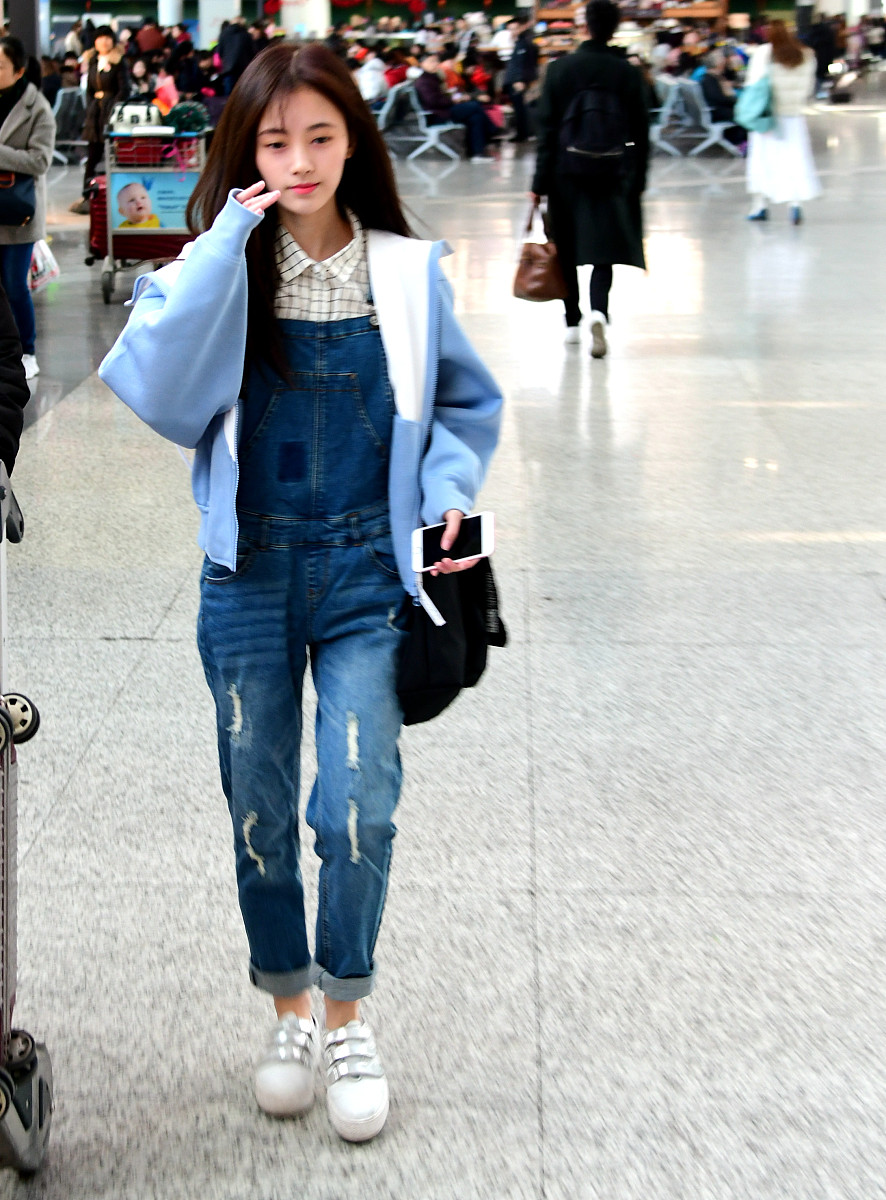 牛仔外套应该搭配什么裤子？