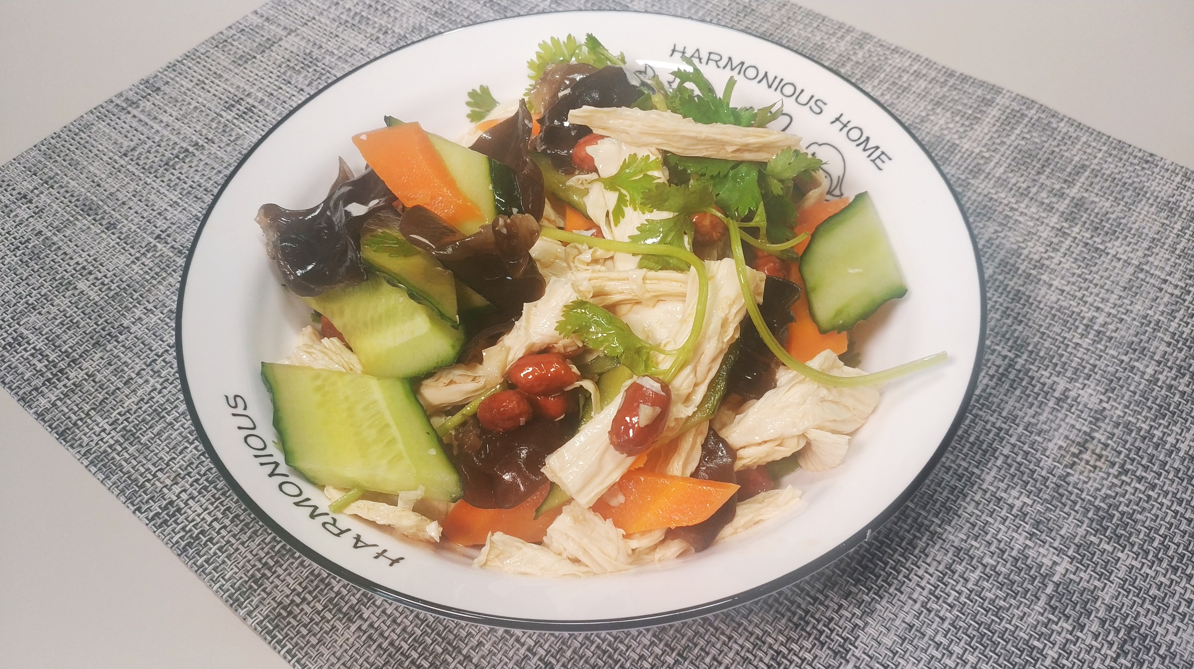 腐竹这样做,我能吃一大盘,方法简单易做,朋友吃过都说好