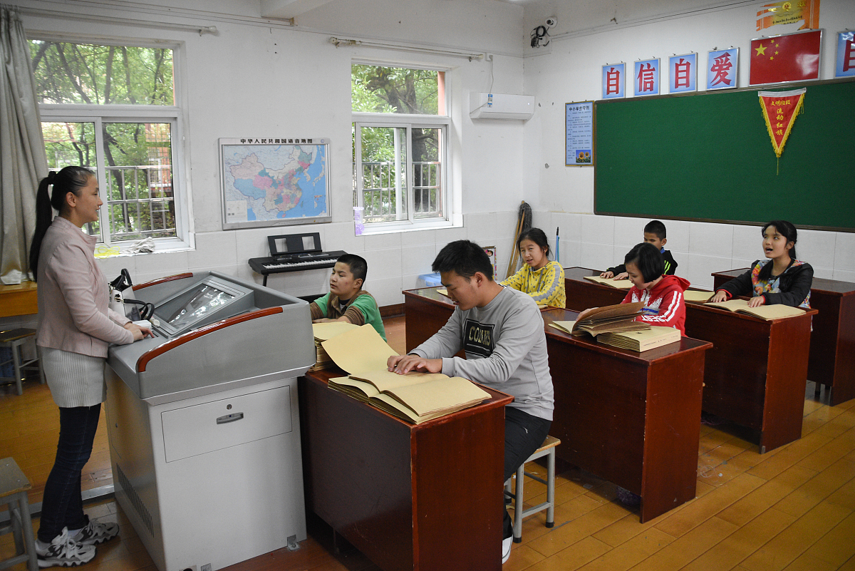 安庆市独秀中专学校设施设备怎么样？ - 一流设施，助力学子成长
