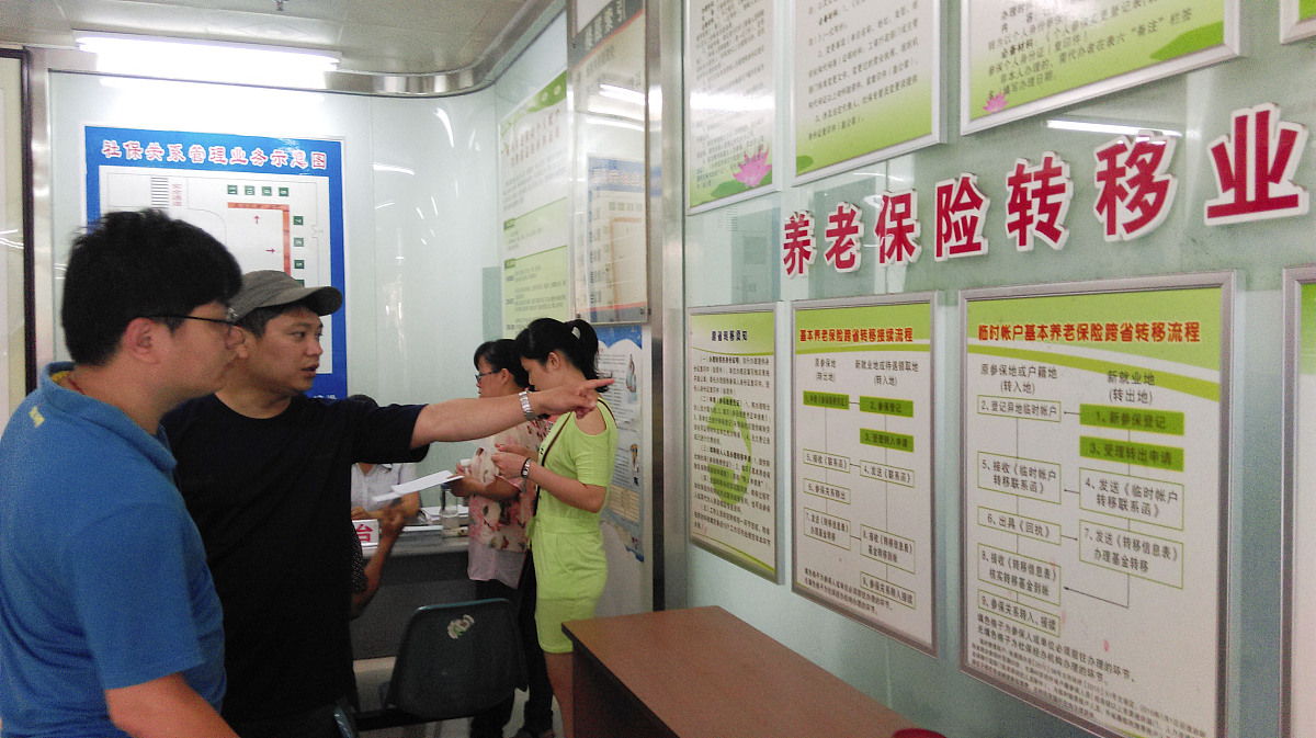 有个居民多次来办事但是资料带不齐全你会怎么做？从社区工作者的角度出发进行回答