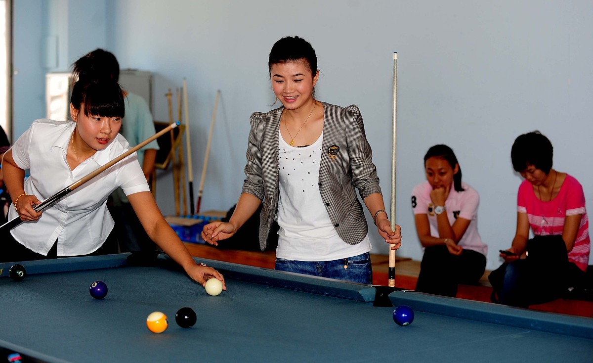 2010年8月30日,沈阳,女子九球<strong>世界</strong>冠军参加球迷活动.