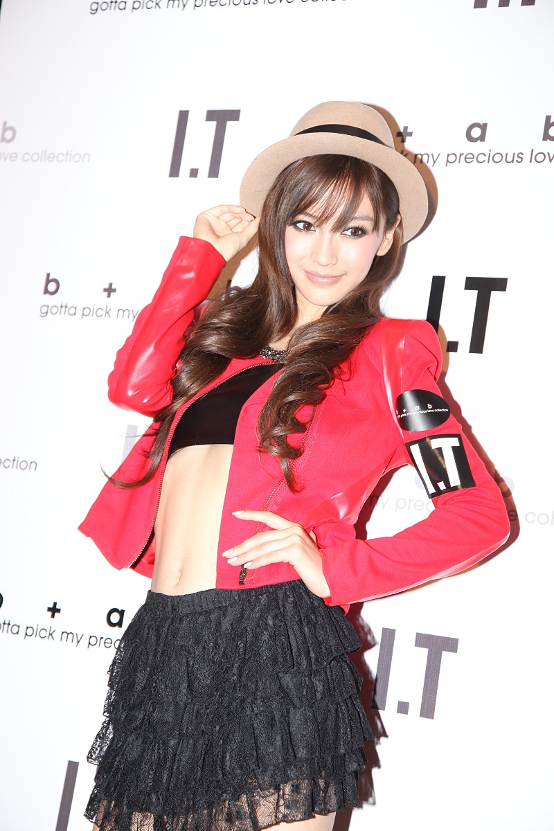 2010年9月7日,香港,明星亮相b+ab时装展活动.  ***_***angelababy+++_
