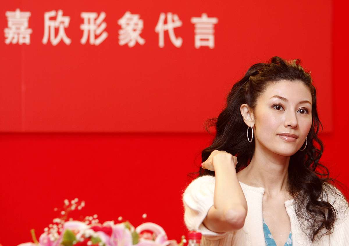 2008年3月29日,北京,李嘉欣参加服装博览会代言活动.+++_+++李嘉欣