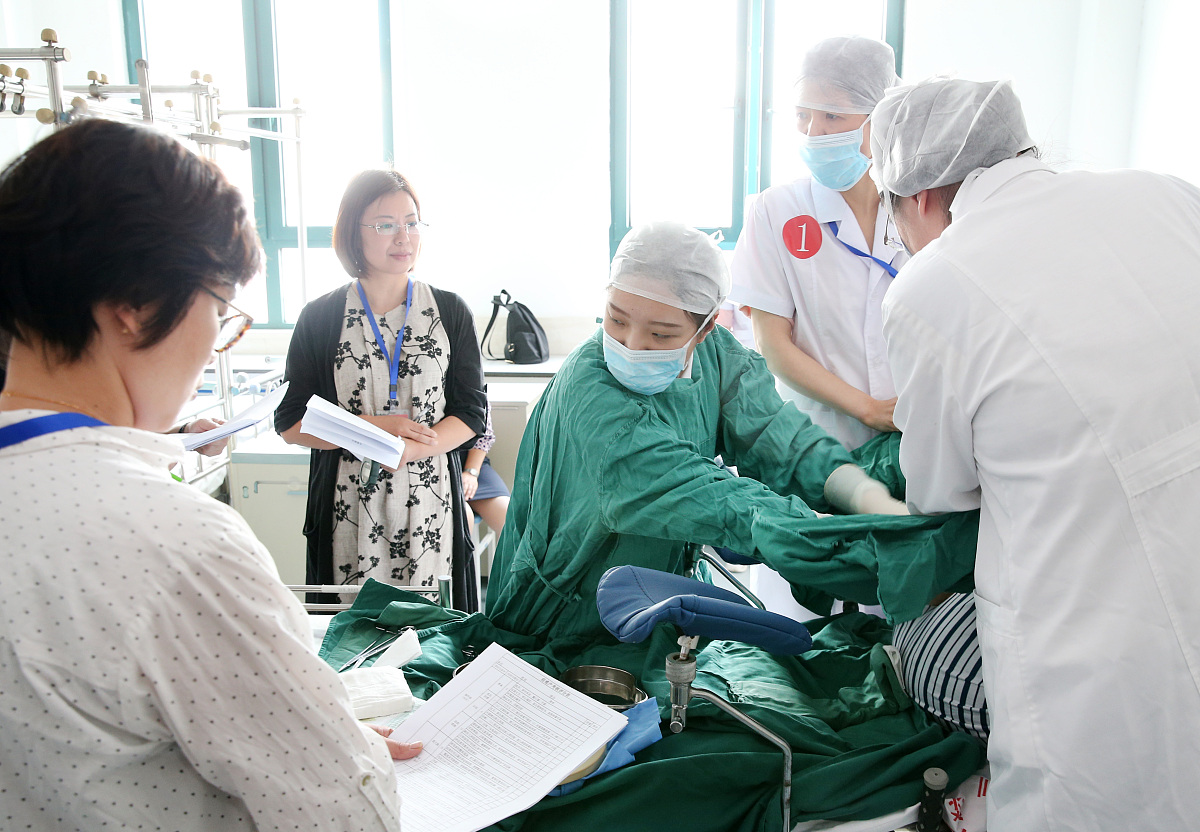 重庆卫生学校：护理专业就业前景分析，未来发展趋势