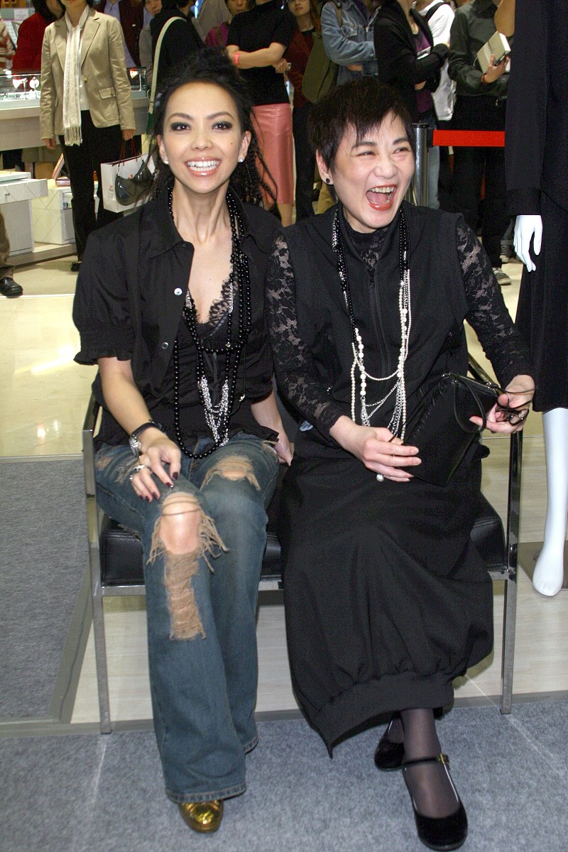 2006年3月7日,台湾,张小燕代理日本服装品牌 limifeu并举行春夏新品发