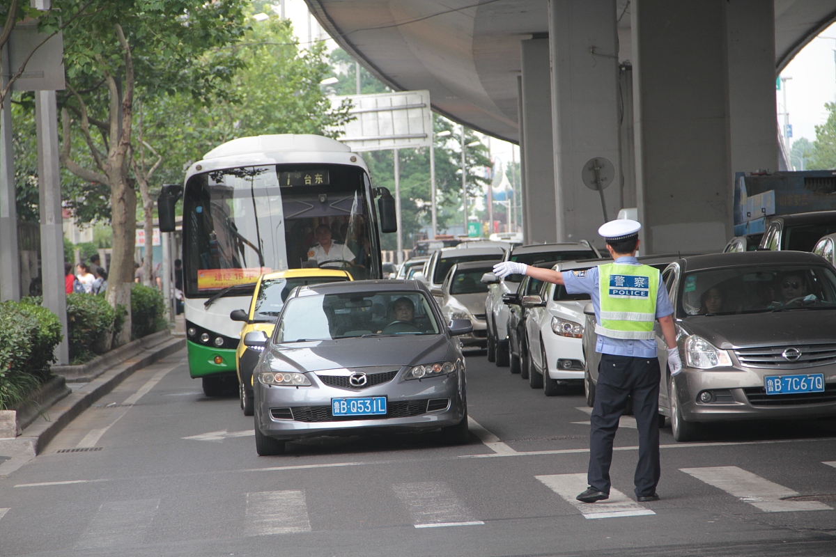 新昌客运中心斑马线闯红灯为什么会被拍回答+拓展
