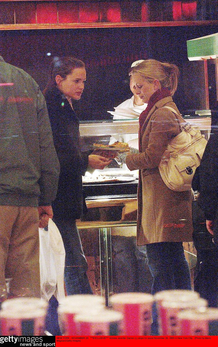 梵高《黄色书》中的《弹钢琴的女人》