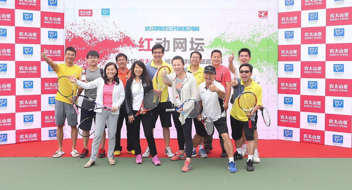 奔跑吧少年体育节市集参展人员采访需要10个问题