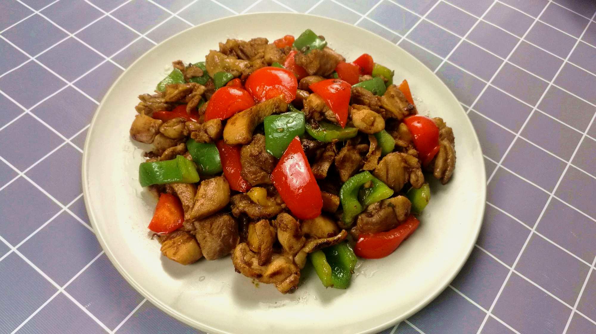 家常菜下饭菜,青椒炒鸡腿肉,做给家人易做好吃